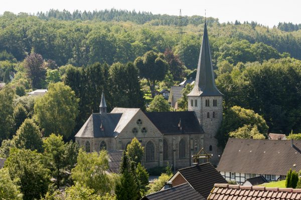 Die 1895 erbaute St. Laurentiuskirche in Enkhausen
